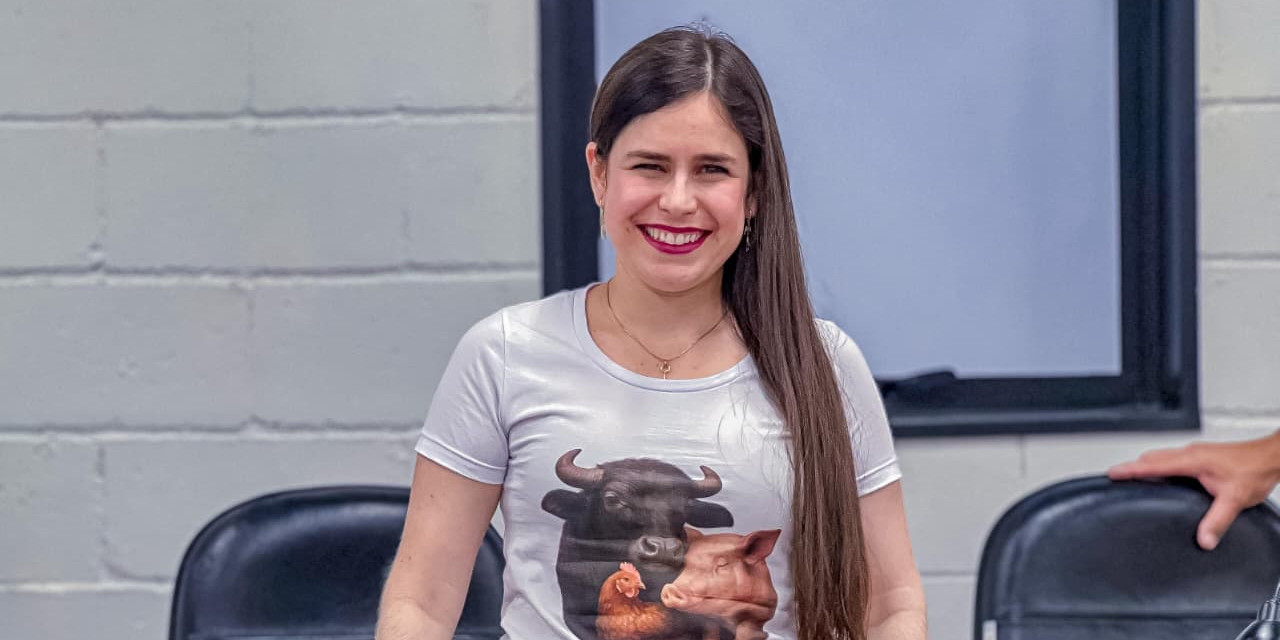 Tatiane Lopes vota favorável ao projeto que autoriza a criação da clínica veterinária pública em Limeira