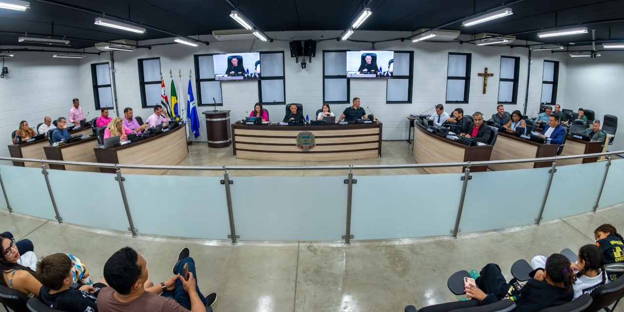 Câmara aprova seis projetos e 18 moções na sessão ordinária