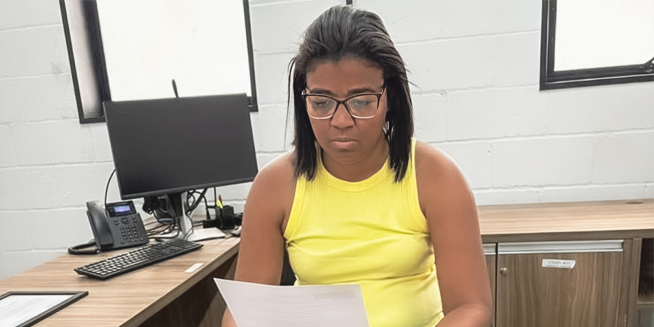 Bruna Magalhães recebe denúncia de abordagem violenta e discriminação racial por agentes de trânsito