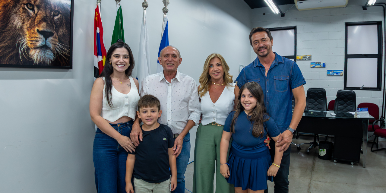 Zé da Farmácia homenageia Drogaria Santa Eulália pelos 25 anos de fundação