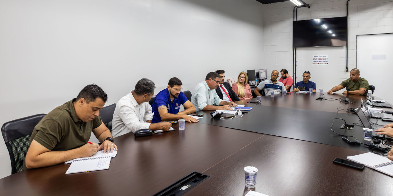 Representantes de compradores do loteamento Novos Bandeirantes apresentam demandas à Comissão de Obras