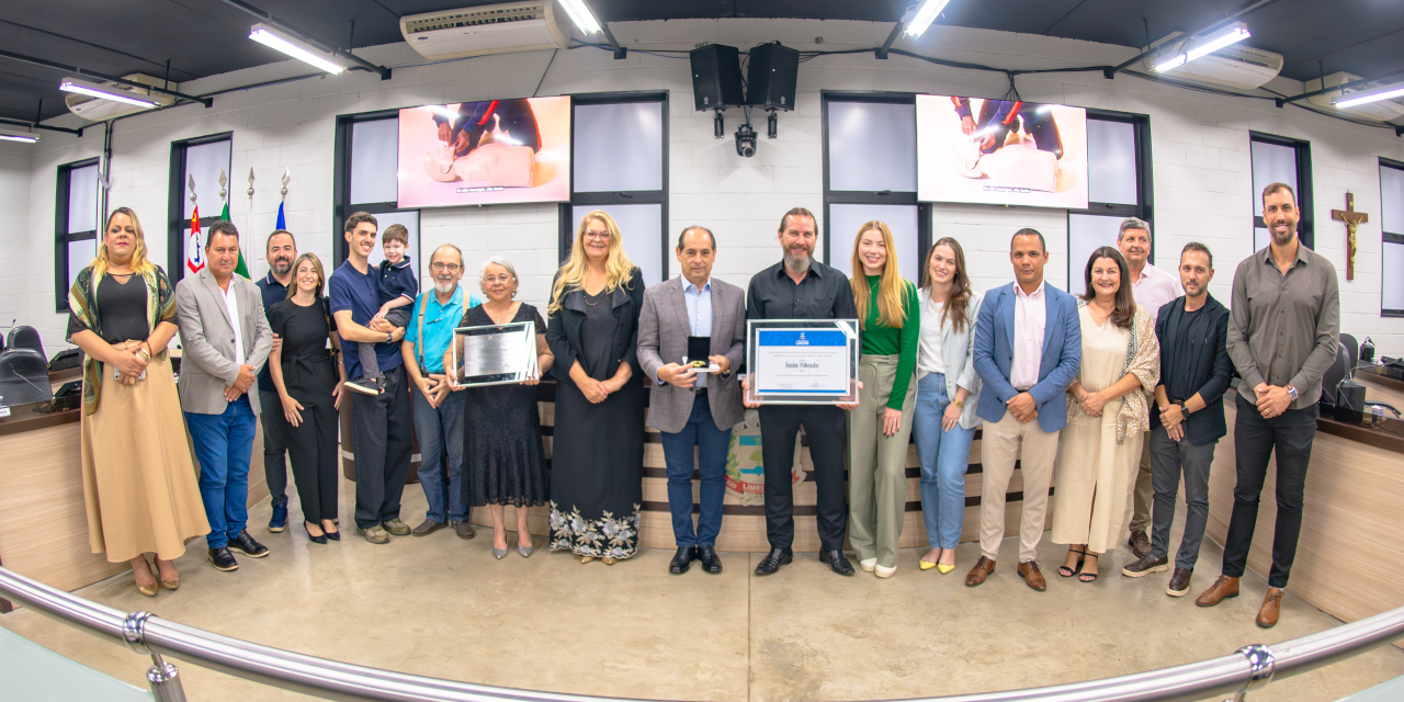 Valdenia Lima Borges e Realen Folheados recebem homenagens na Câmara Municipal