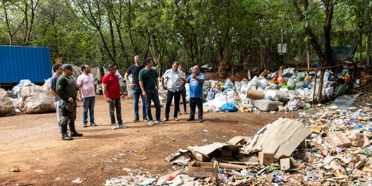 Comissão de Meio Ambiente vistoria funcionamento de ecoponto no Jardim Anavec