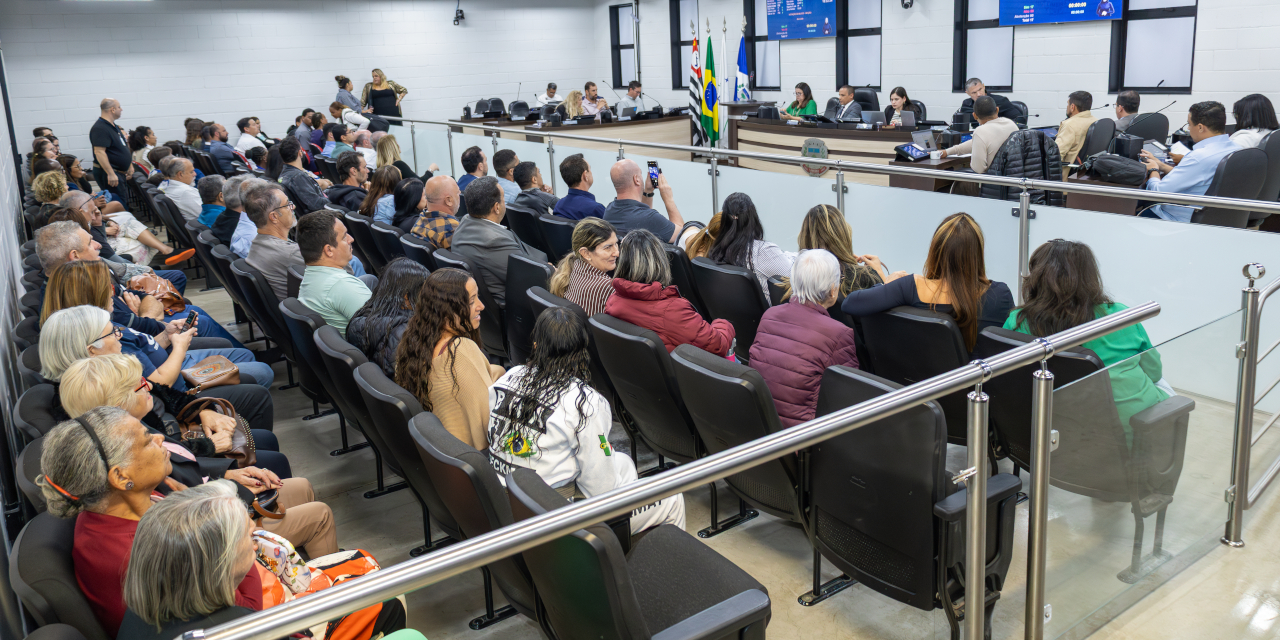 Câmara aprova seis projetos e 17 moções na sessão ordinária