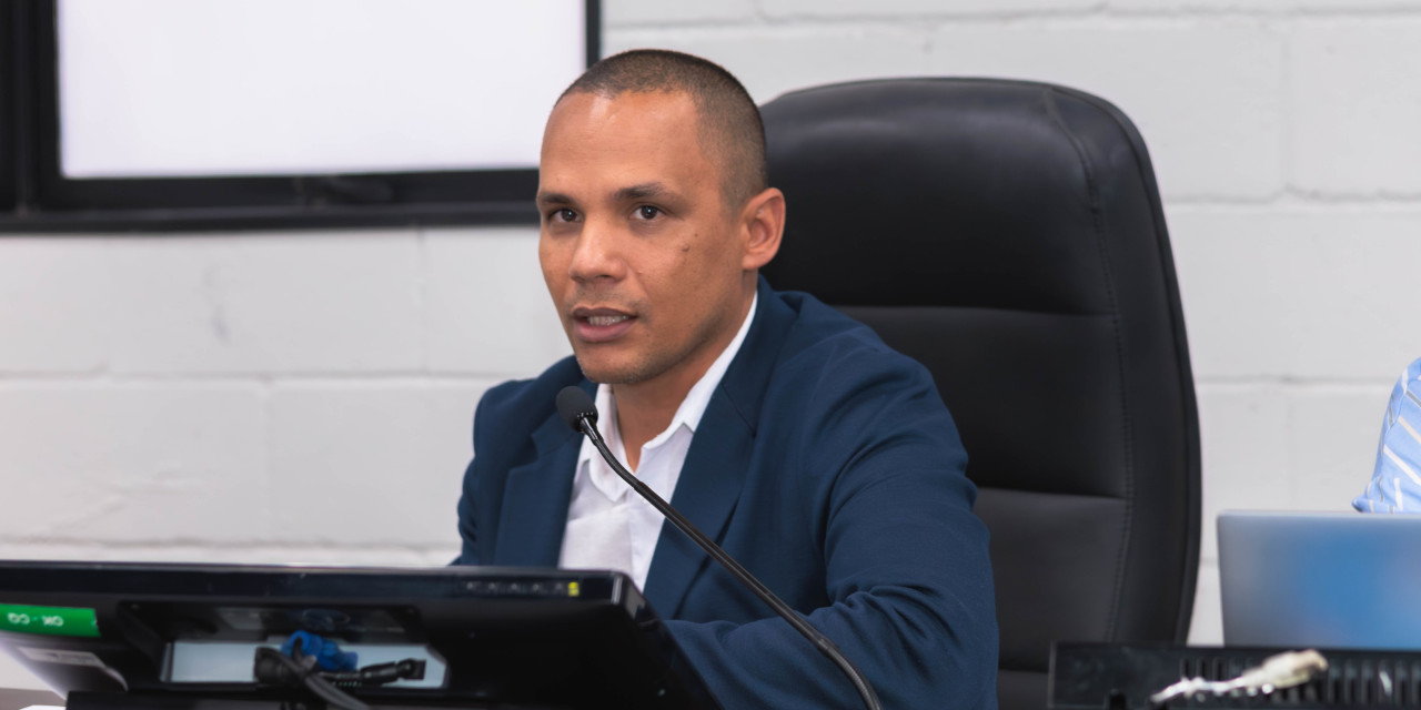 Everton Ferreira cobra melhorias no Centro Comunitário do Cecap após vistoria no local