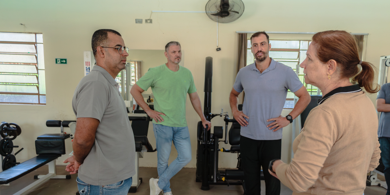 A Comissão de Esporte, Cultura e Turismo vistoriou o Centro Aquático Alberto Savoi