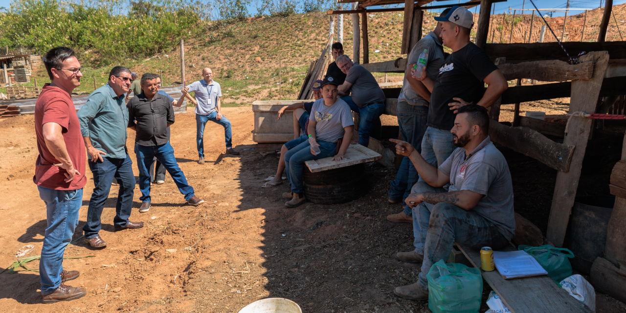 Comissão de Meio Ambiente visita hortas comunitárias e cocheiras no Jd. Ernesto Kuhl