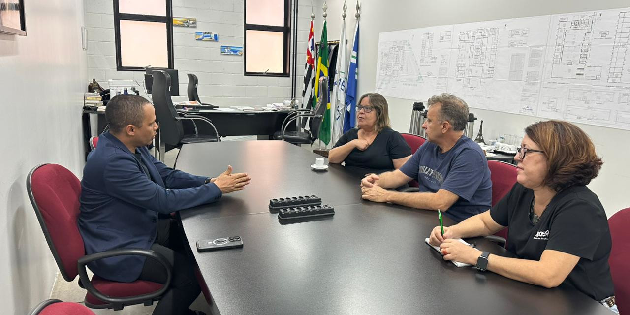 Everton Ferreira recebe representantes da Apeoesp em reunião na Câmara