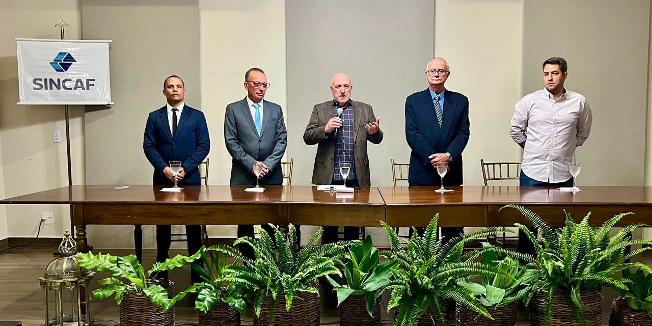 Presidente da Câmara prestigia posse da nova diretoria do Sincaf