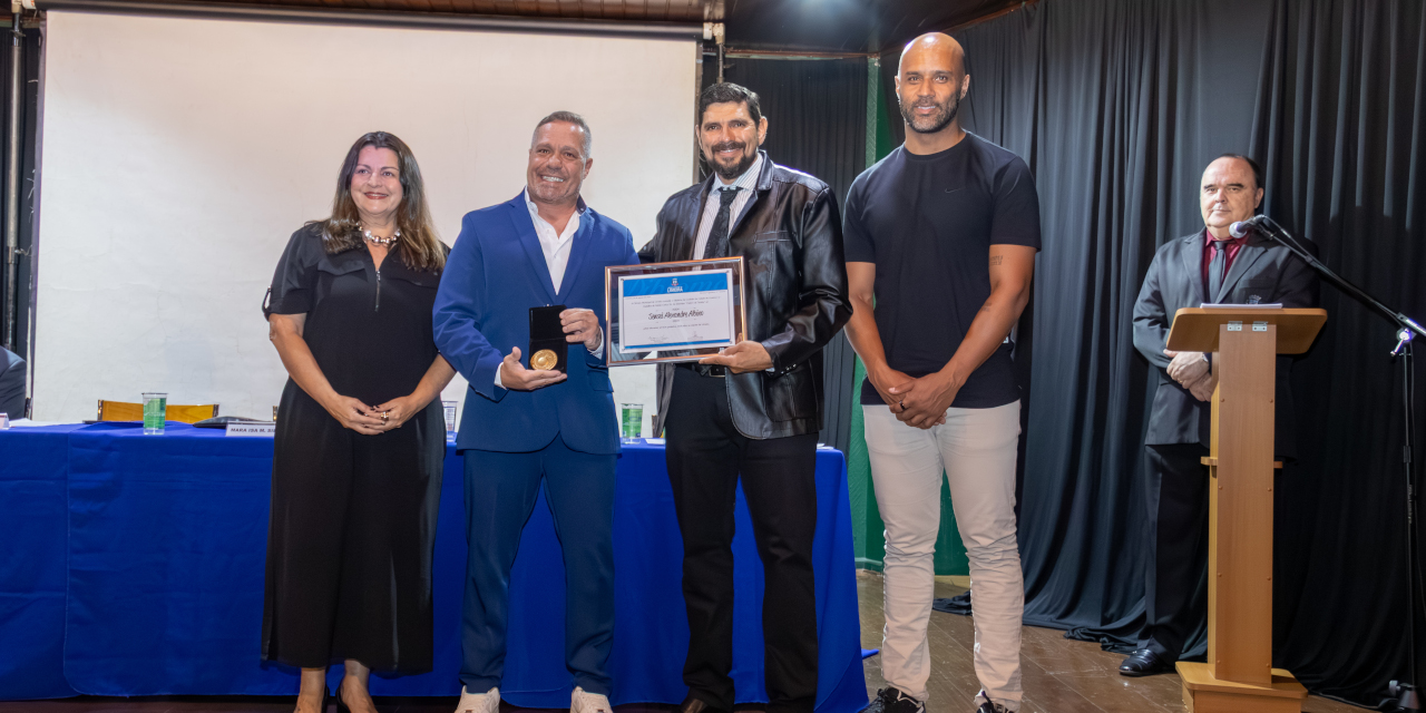 Sensei Alexandre Albino recebe Diploma de Gratidão e Medalha do Mérito Cívico da Câmara
