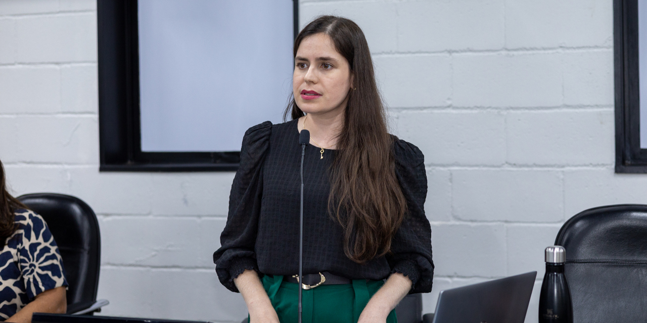 Tatiane Lopes solicita informações reforçando a necessidade de contratação de médicos veterinários para a Secretaria de Proteção Animal