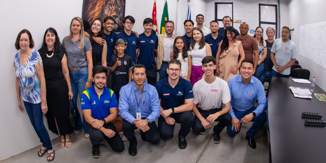 Alunos da Escola Senai de Limeira são homenageados com moção