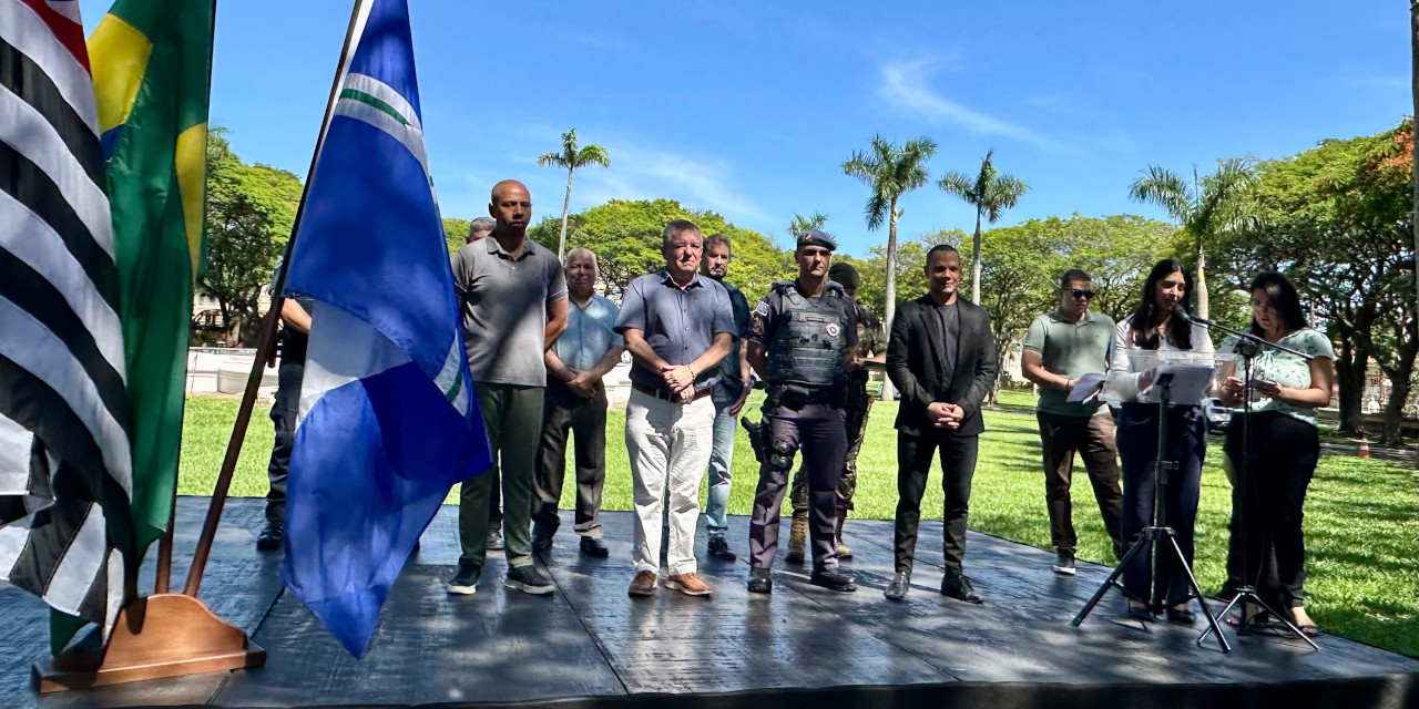 Presidente da Câmara participa de cerimônia do Dia da Bandeira na Prefeitura de Limeira