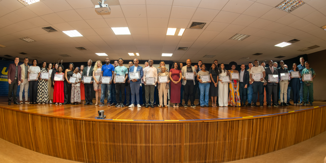Sessão solene homenageia 21 personalidades com Medalha do Mérito Palmares