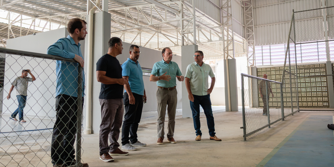 Comissão vistoria etapa final de obras no Centro Comunitário do Jardim Glória