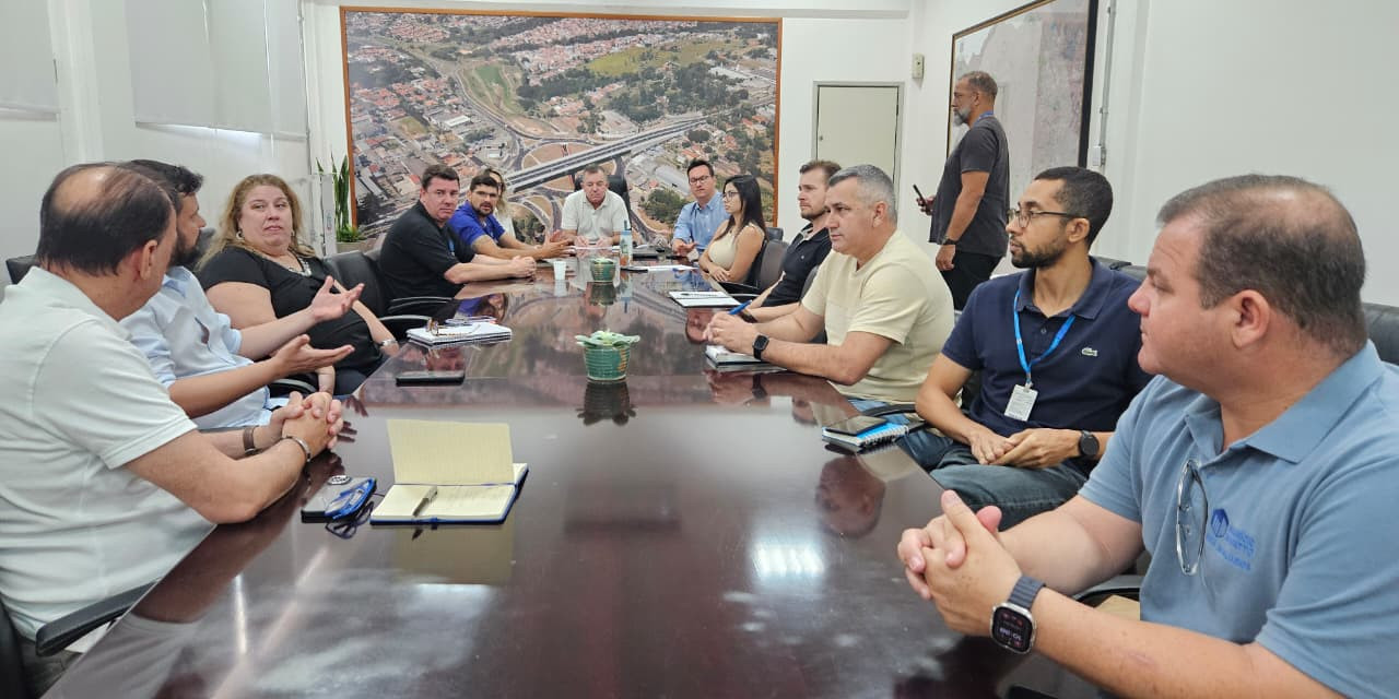 Felipe Penedo conduz reunião do Programa Novo Centro e apresenta relatório