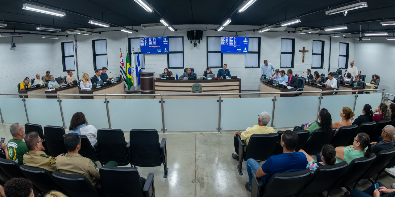 Sessão da Câmara é suspensa devido à queda de energia, trabalhos serão retomados na quinta (11/12)