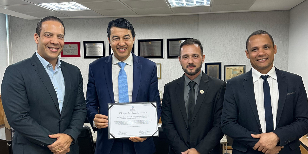 Everton Ferreira e Estevão Nogueira entregam Moção ao pastor Carlos Cezar pela aprovação ao cargo de Conselheiro do TCE-SP