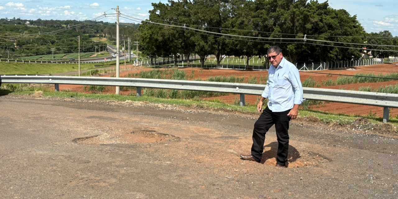 Helder do Táxi vistoria pontes e estradas no bairro Pinhal