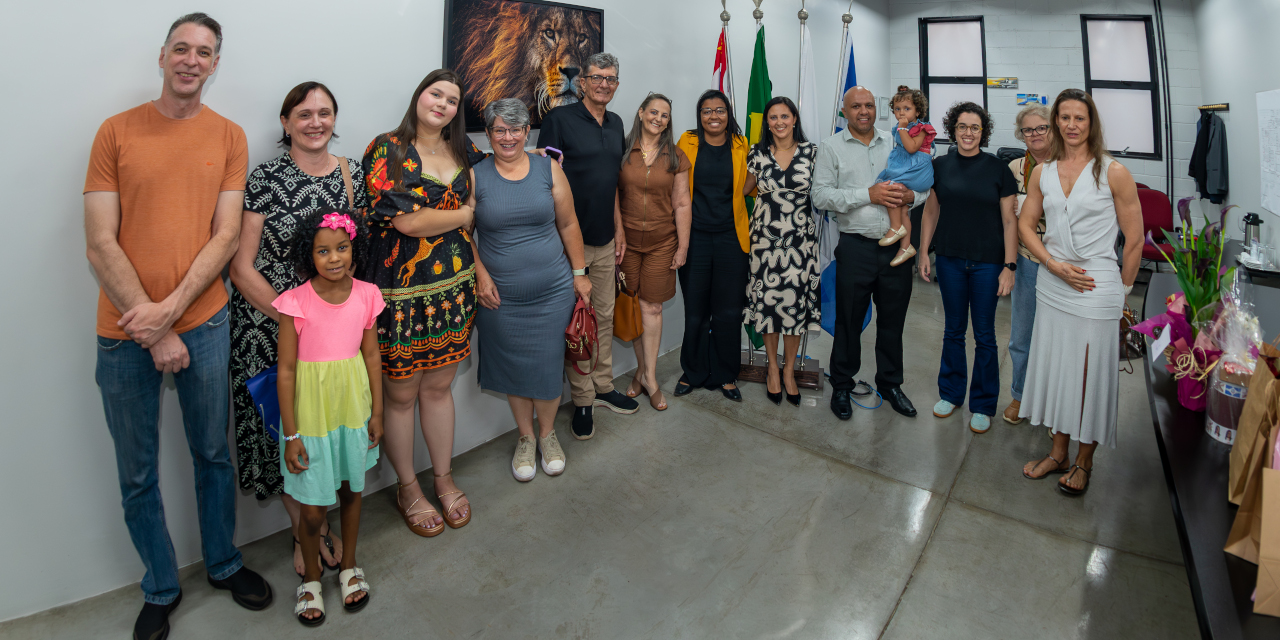 MOÇÃO DE RECONHECIMENTO à Professora Thyciane Bellon Vilella Gonçalves