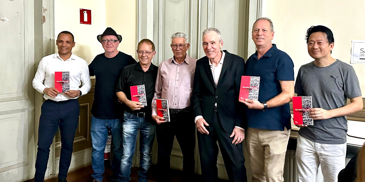 Everton Ferreira participa do lançamento do livro “Pau para toda obra”, de Otacílio Monteiro