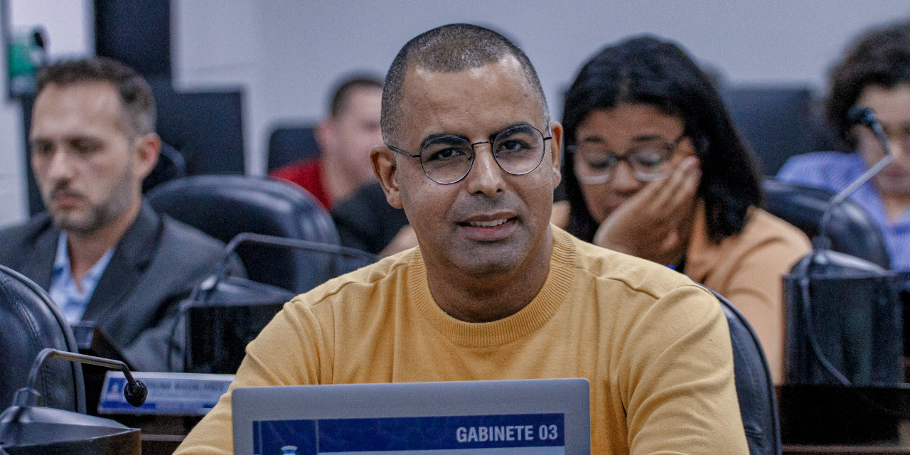 Waguinho da Santa Luzia questiona Prefeitura sobre transporte escolar