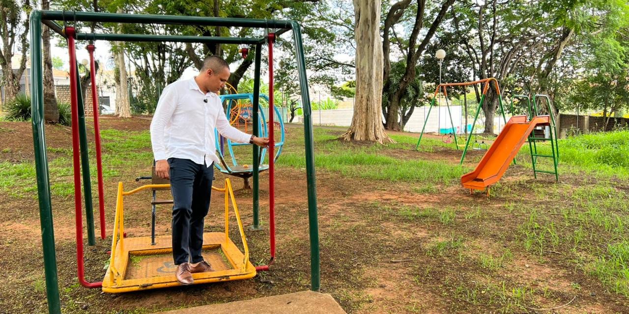 Everton Ferreira solicita manutenção em brinquedos e áreas verdes do Bosque Prefeita Maria Thereza