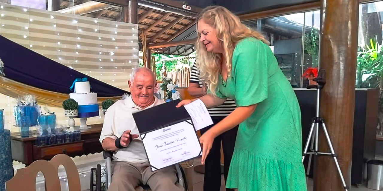 Lu Bogo entrega de Título de Cidadão Limeirense a José Fausto Vicente