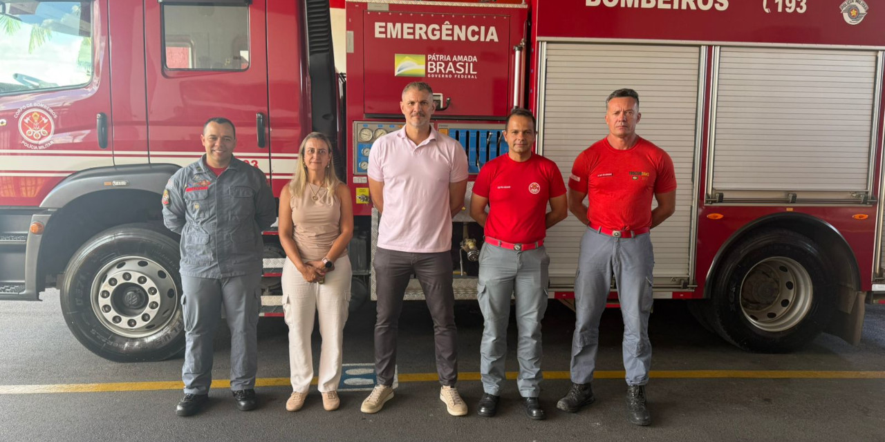 Costa Júnior visita sede do Corpo de Bombeiros em Limeira para ouvir demandas