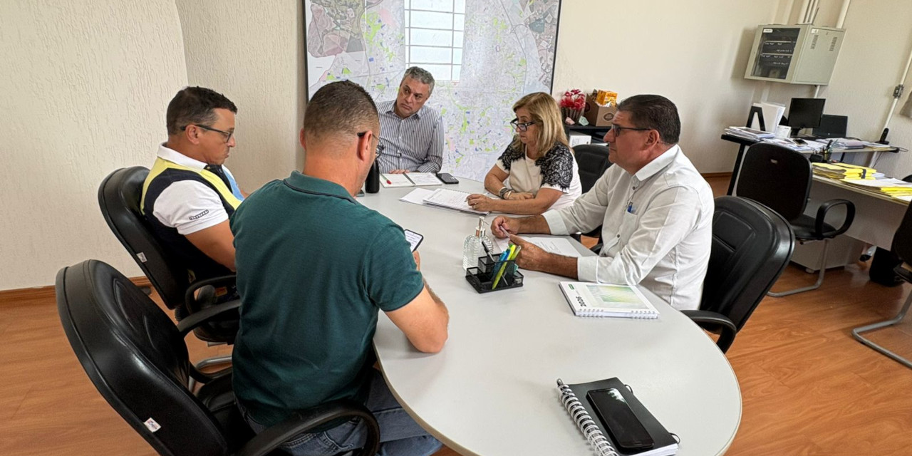 Helder do Táxi discute demandas da população na Secretaria de Urbanismo