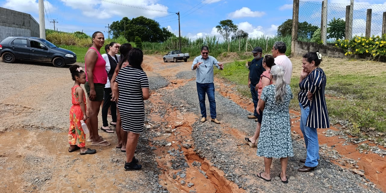 Helder do Táxi solicita à Prefeitura uso de emenda parlamentar para manutenção de estradas rurais