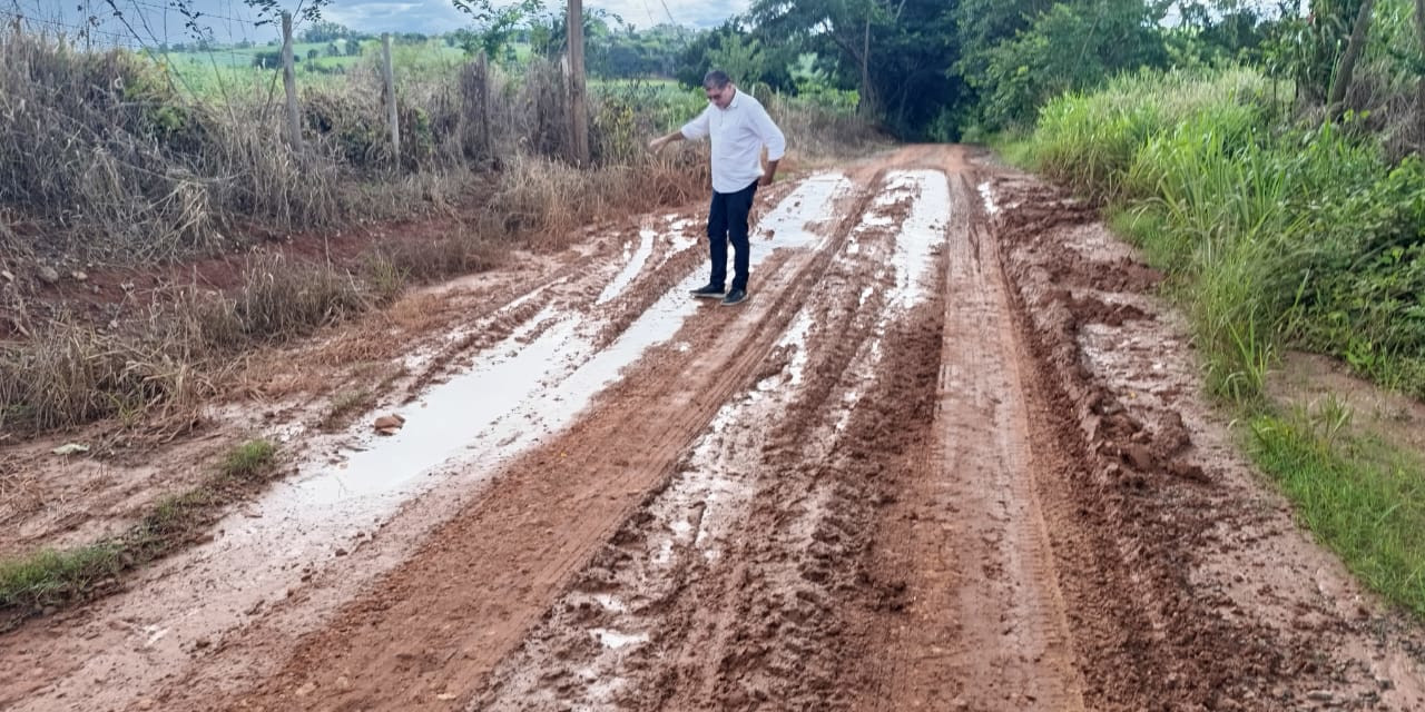 Helder do Táxi constata más condições de trafegabilidade em estradas rurais