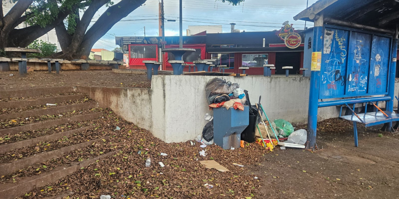 Felipe Penedo solicita melhorias na Praça Doutor Antônio Mesquita, na Vila Esteves