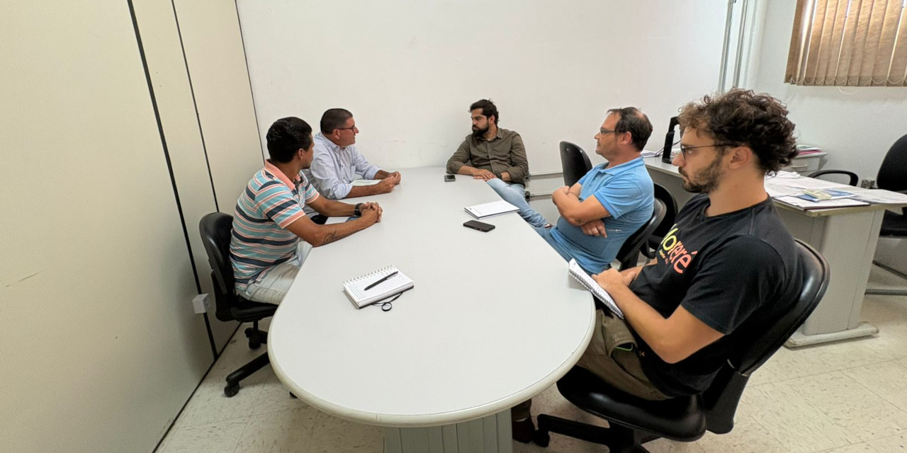 Helder do Táxi participa de reunião na Secretaria de Meio Ambiente