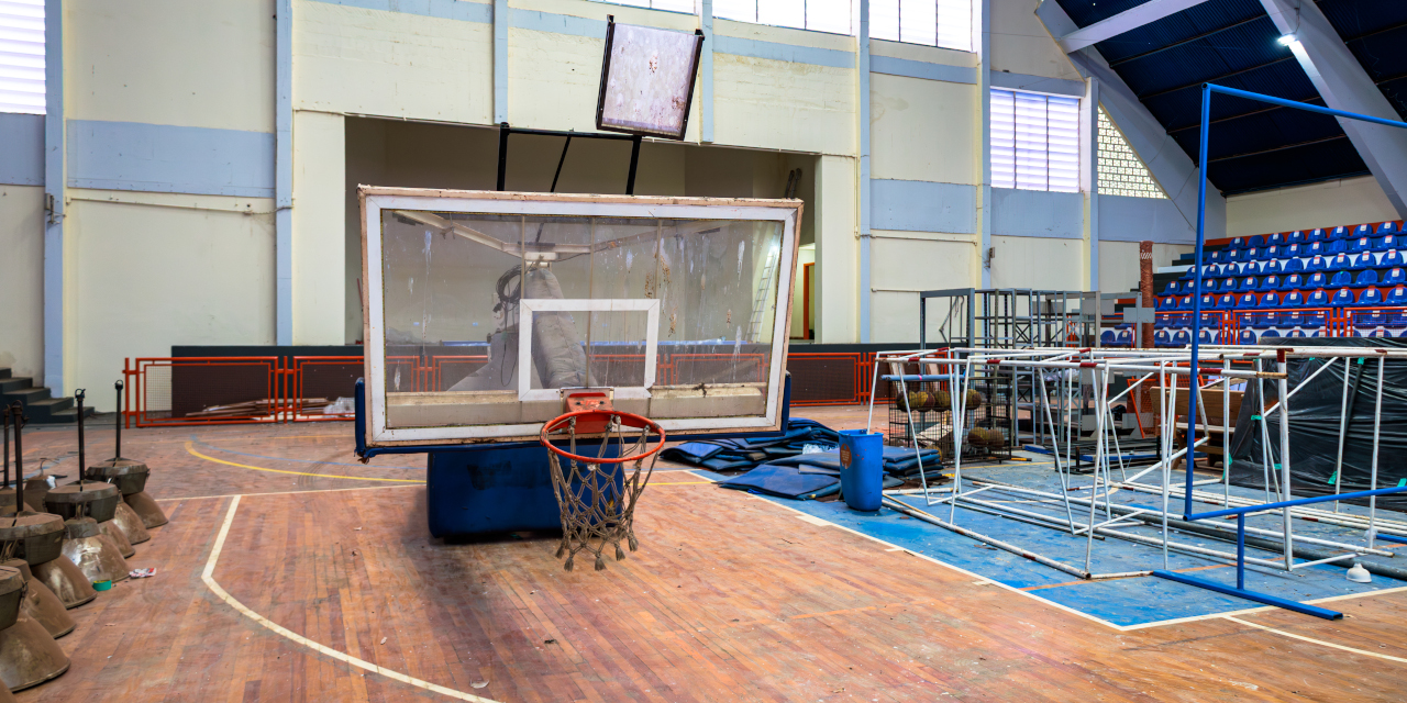 A reforma do piso da quadra será licitada separadamente