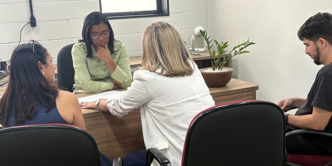 Regularização fundiária foi pauta de reunião entre Bruna Magalhães, engenheiro e advogadas