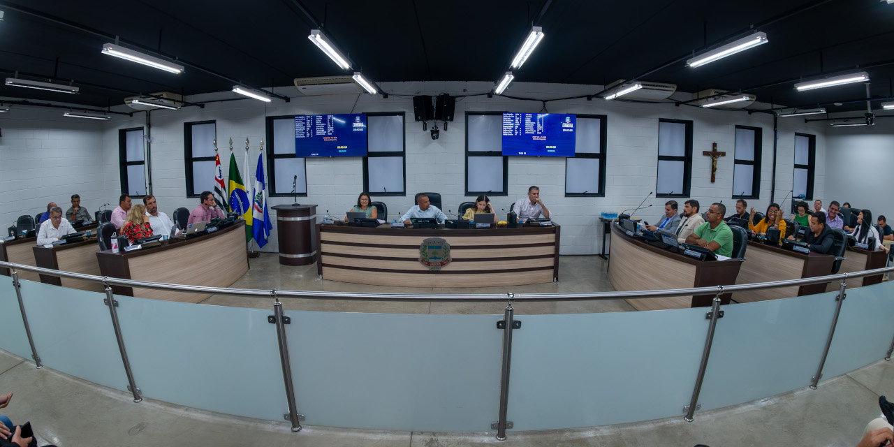 Câmara aprova oito projetos e 23 moções em sessão; vereadores também discutem 15 requerimentos