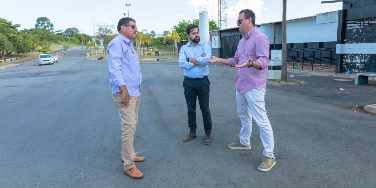 Comissão de Meio Ambiente vistoria entorno do estádio do Limeirão