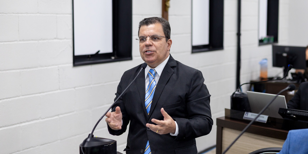 Nilton Santos propõe ações educativas e guia para orientar famílias sobre uso de telas por crianças