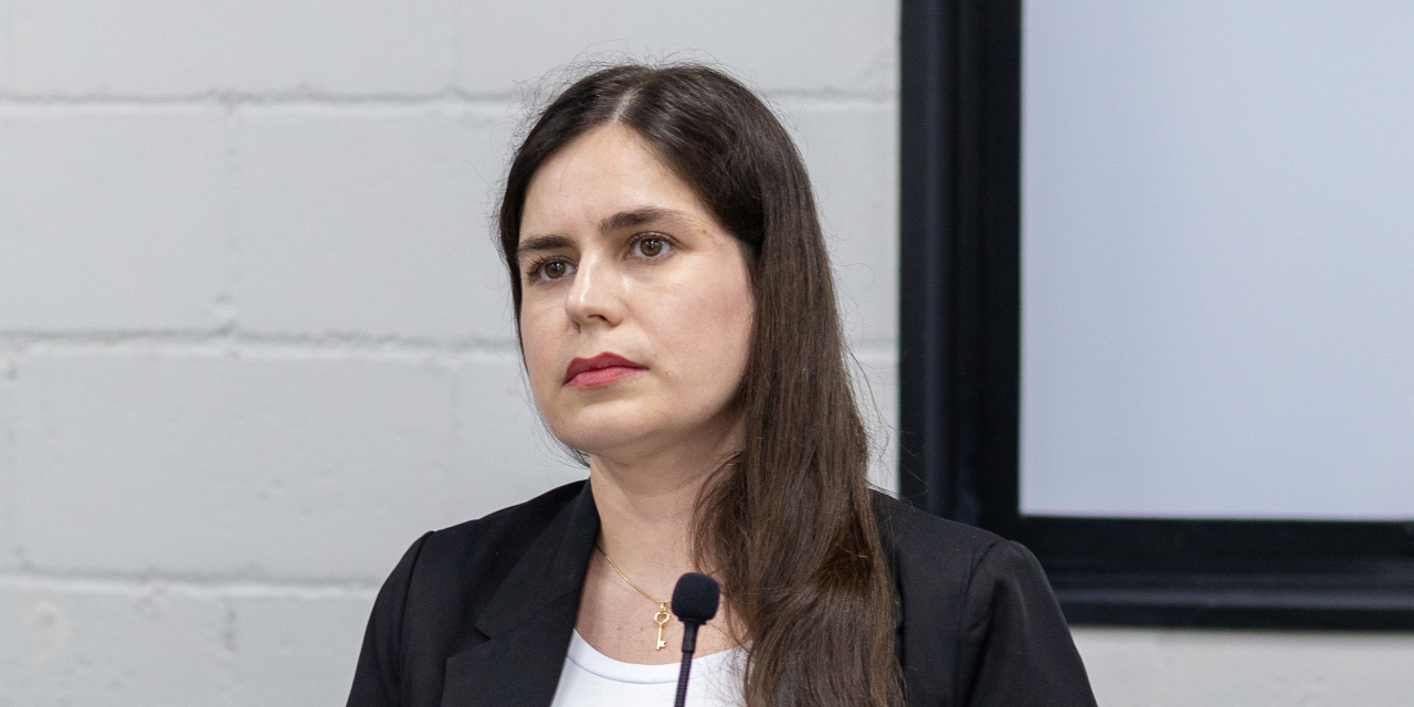 Tatiane Lopes solicita informações sobre funcionamento do banco de ração em Limeira