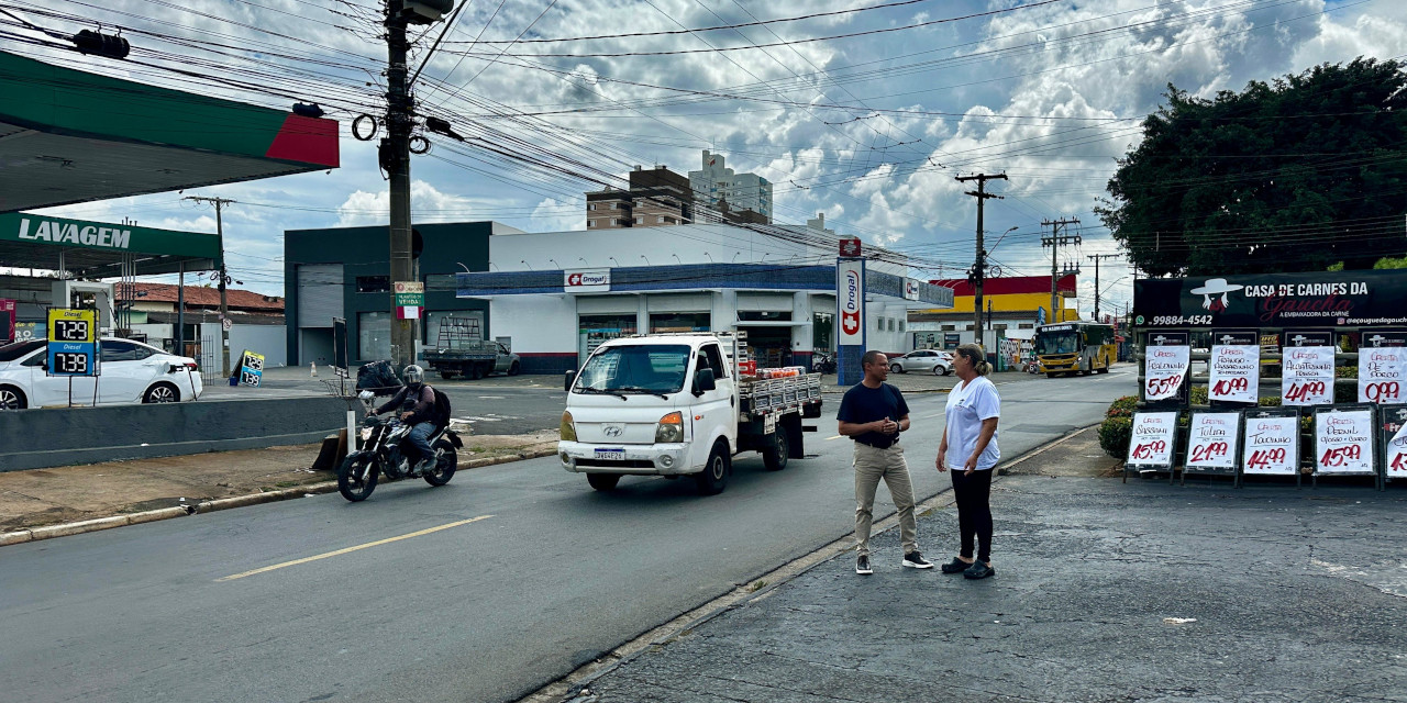 Everton Ferreira acompanha demanda por redutor de velocidade na Chácara Antonieta