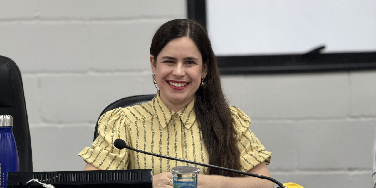 Tatiane Lopes solicita informações sobre o trailer castramóvel e o seu uso para atendimento nos bairros