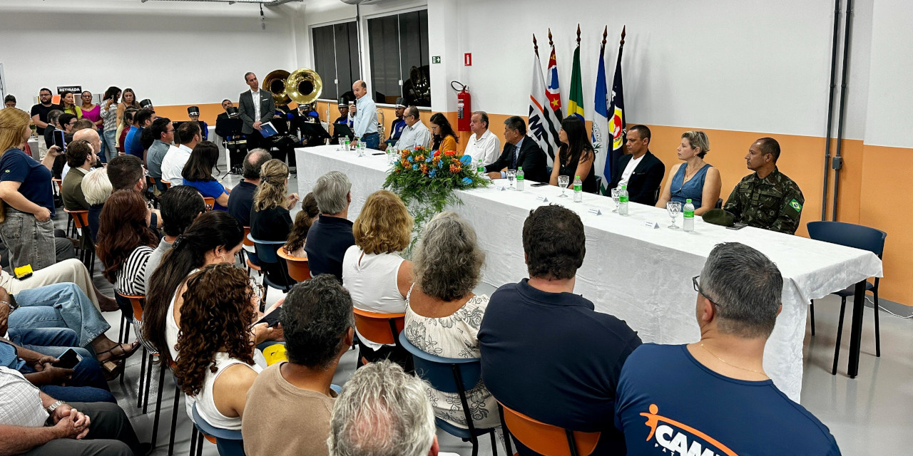 Everton Ferreira participa da inauguração do novo prédio do CAMPL
