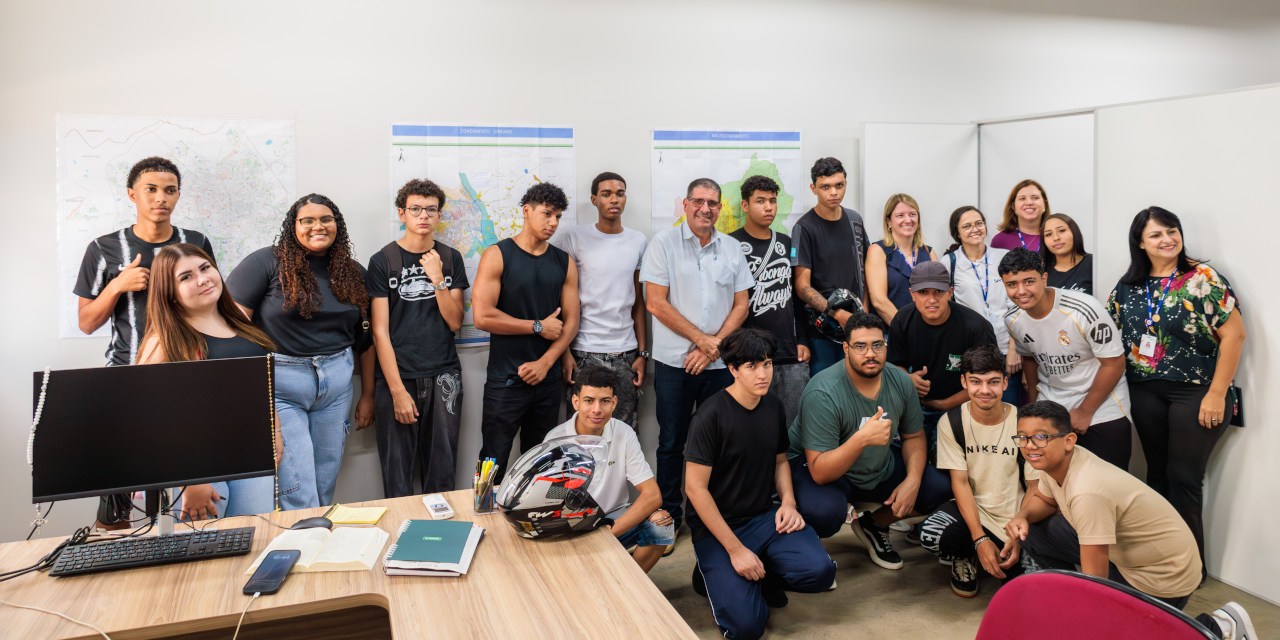 Os alunos tiveram a oportunidade de conhecer o vereador Helder do Táxi