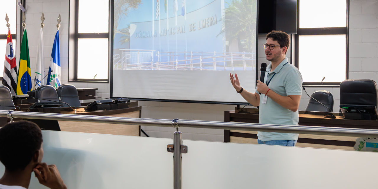 Através do programa Câmara-Escola, estudantes aprendem sobre o funcionamento do Legislativo e participação dos cidadãos