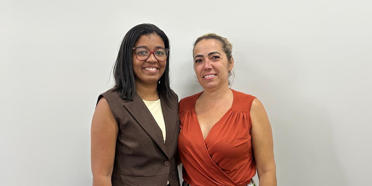 Bruna Magalhães, autora de lei sobre direitos das pessoas com fibromialgia, se reúne com munícipe que convive com a doença