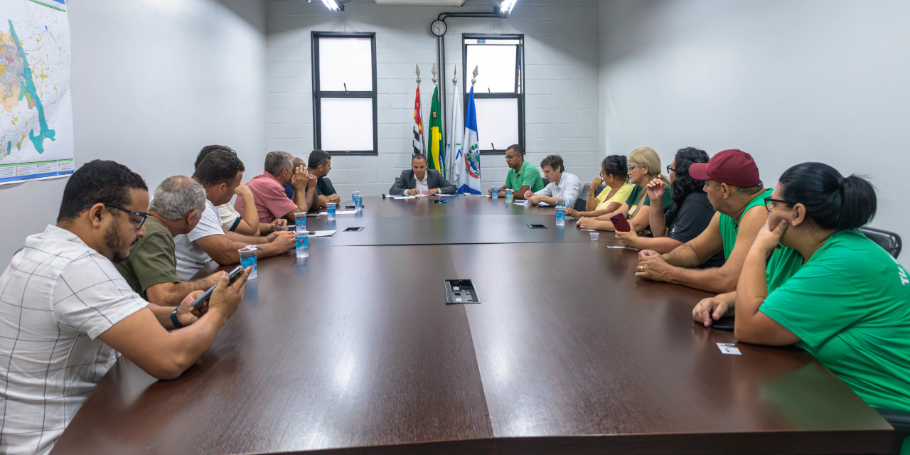 Presidente da Câmara recebe profissionais do transporte escolar e discute mudanças na legislação municipal