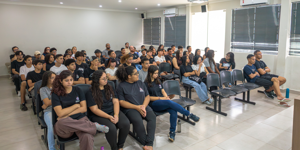 Evento foi ministrado pelo advogado Valdir dos Santos Pio para alunos da Escola Estadual Prof. William Silva
