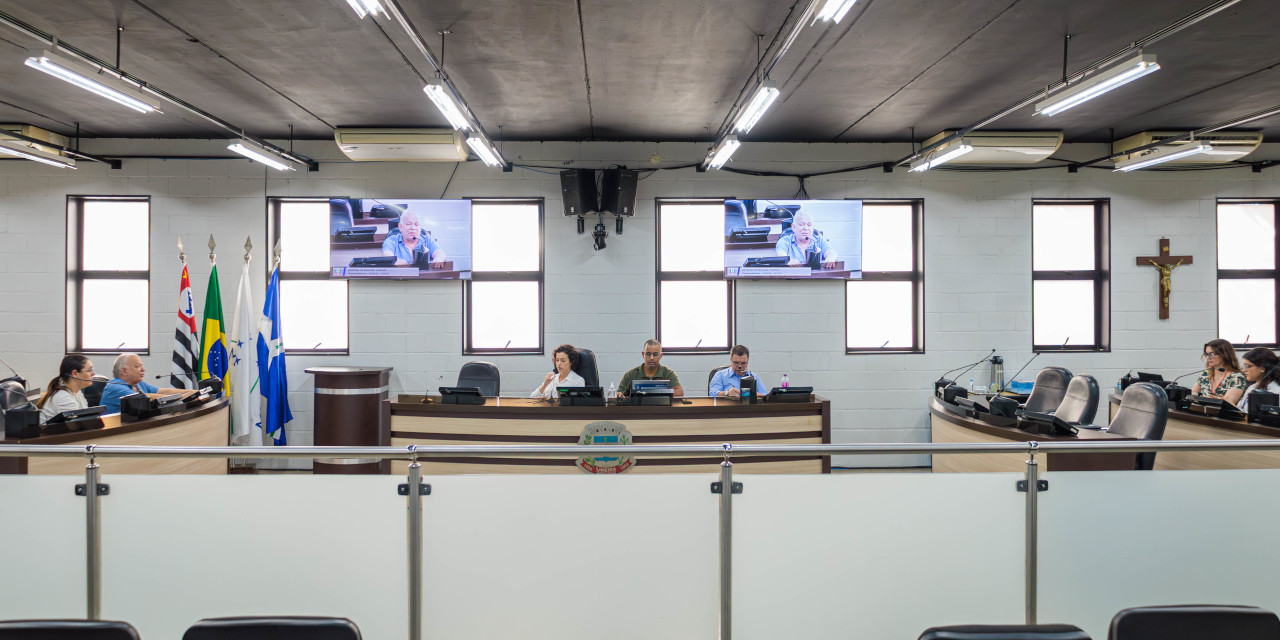 Contratação de merendeiras e manutenção de escolas são pautadas em reunião entre Montesano e Comissão de Educação