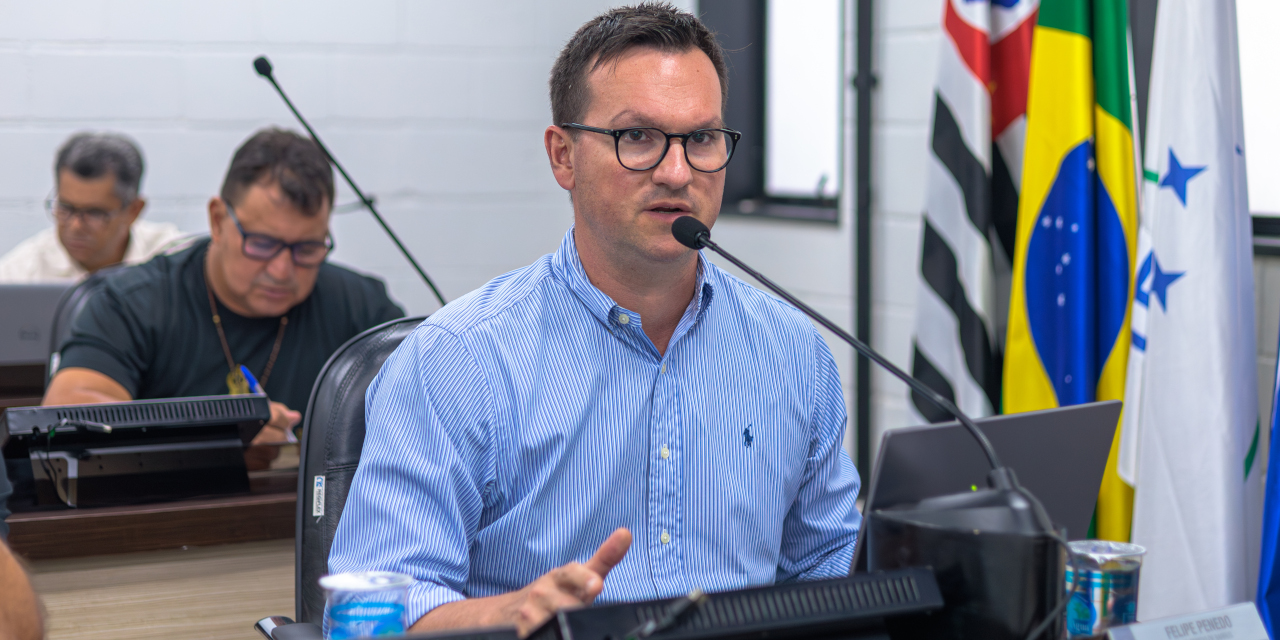 Felipe Penedo solicita informações sobre imóveis públicos e reforça cobrança após incêndio em escola